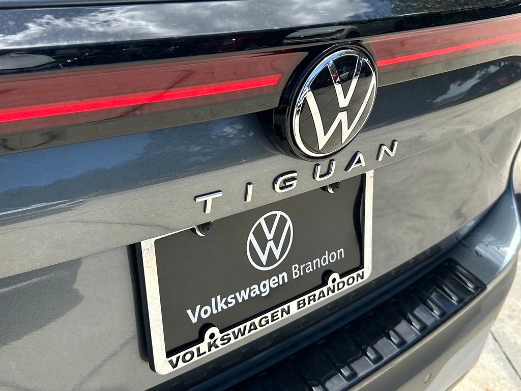 New 2026 Platinum Gray Volkswagen 2.0T SE image 28