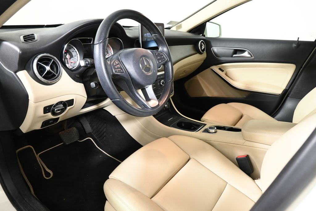 2016 Mercedes-Benz GLA 250 4MATIC 14