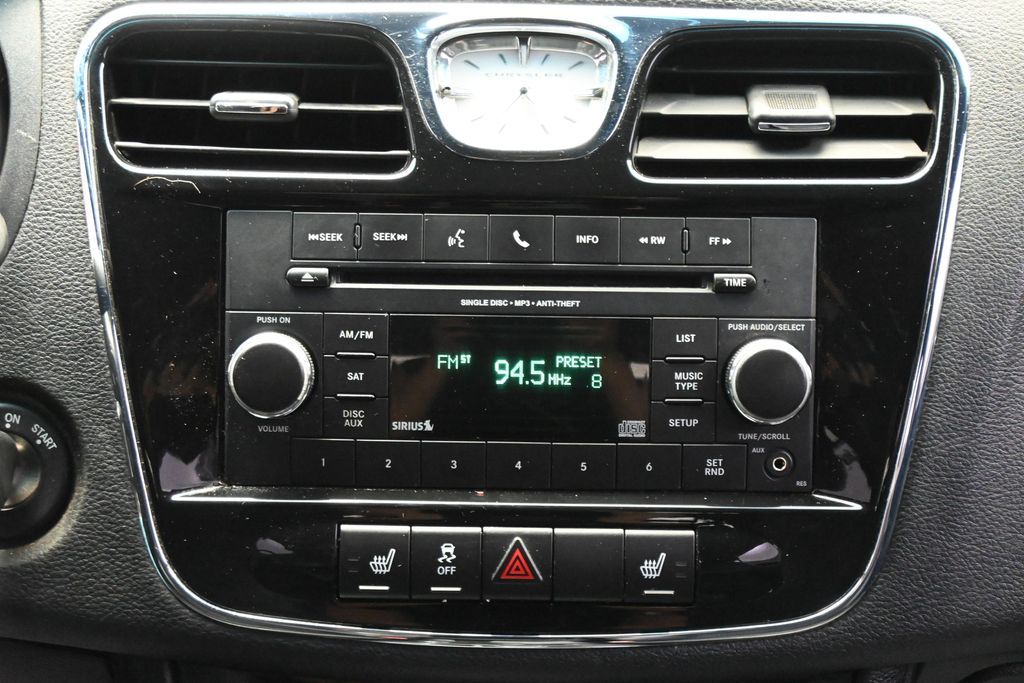 2013 Chrysler 200 Limited - Photo 18