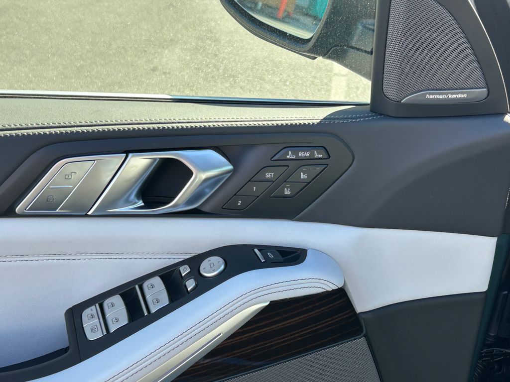 Thumbnail: 2026 BMW X7 - 12