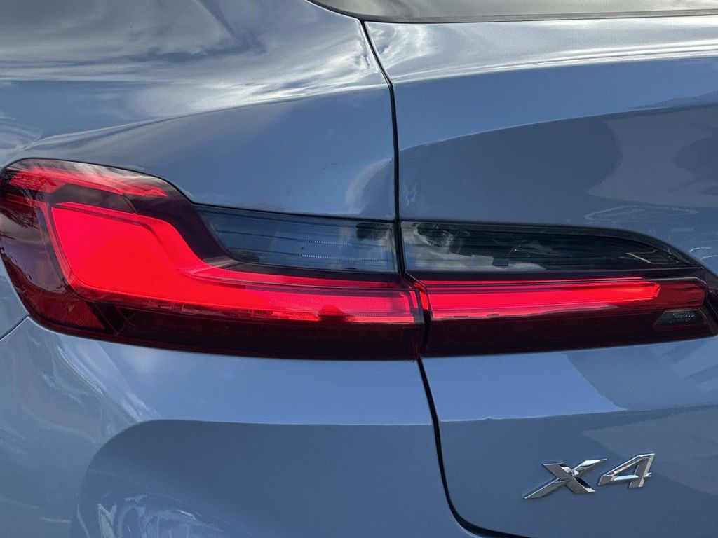 Thumbnail: 2022 BMW X4 - 12