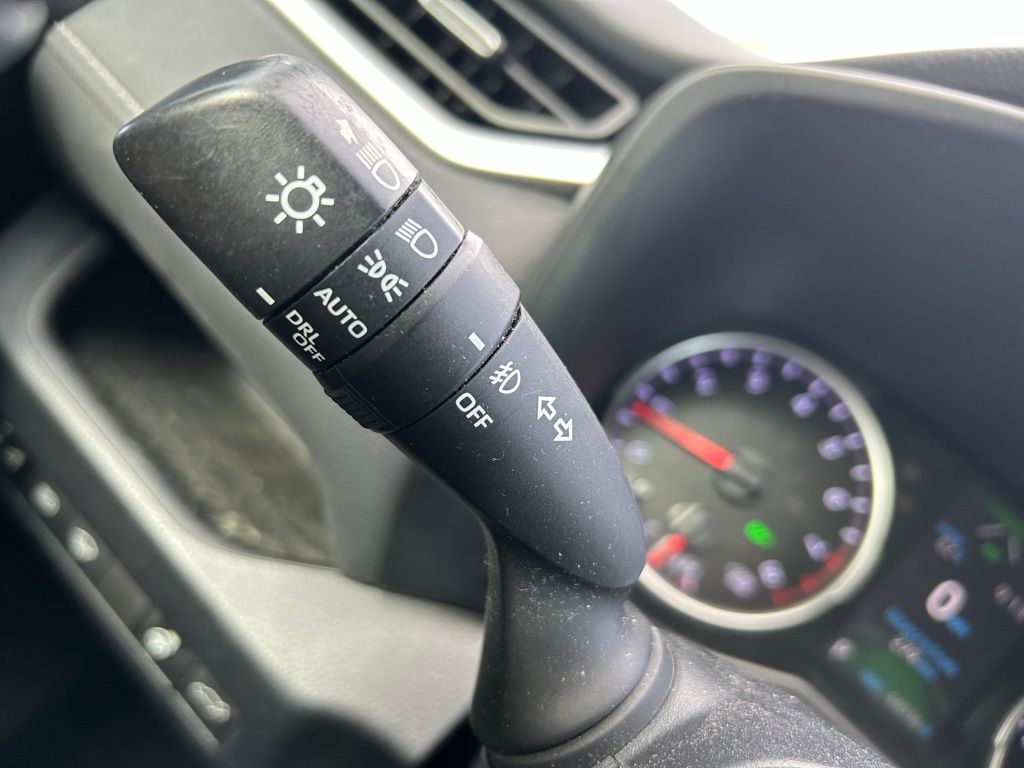 Thumbnail: 2019 Toyota RAV4 - 28