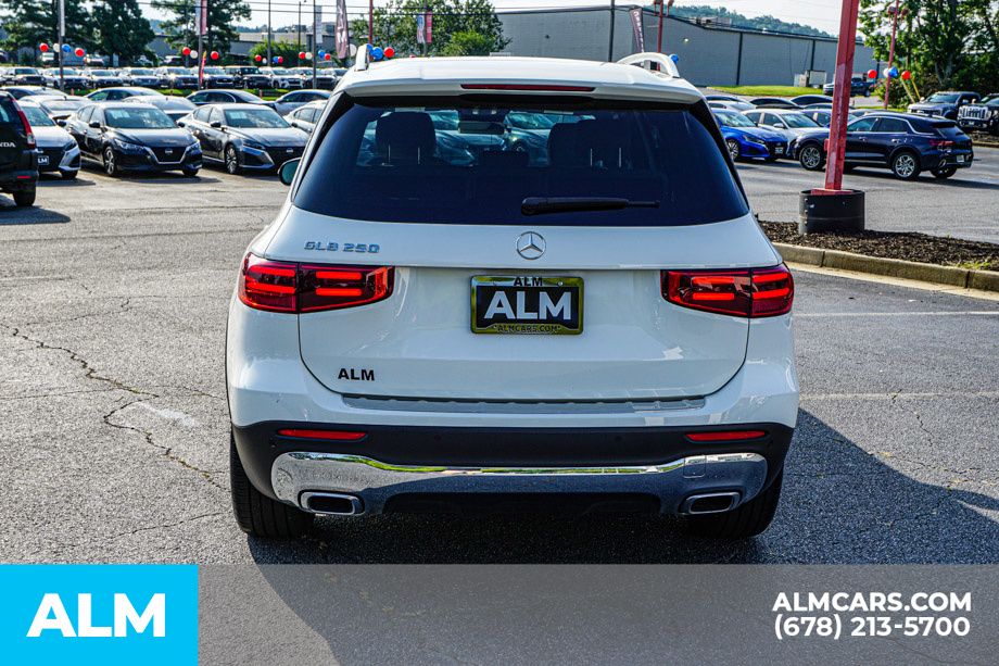 Used 2024 White Mercedes-Benz GLB 250 image 10