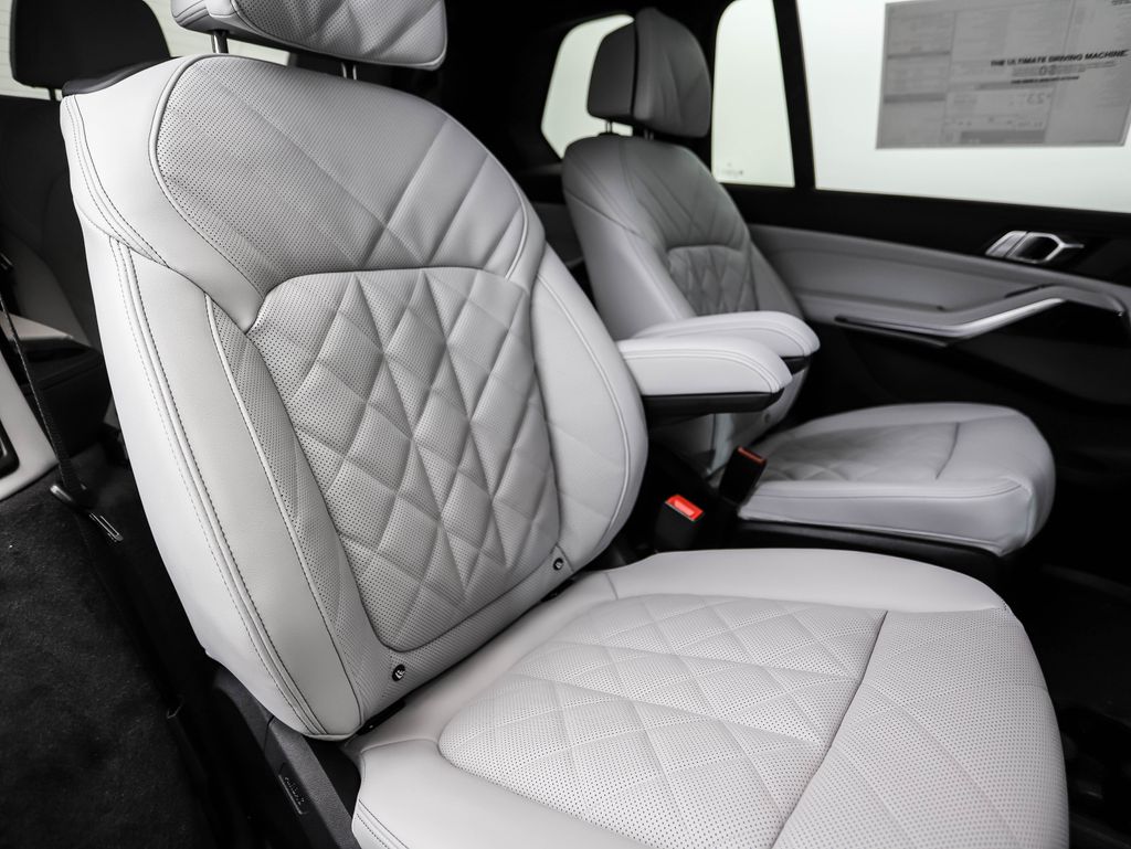 Thumbnail: 2026 BMW X7 - 29