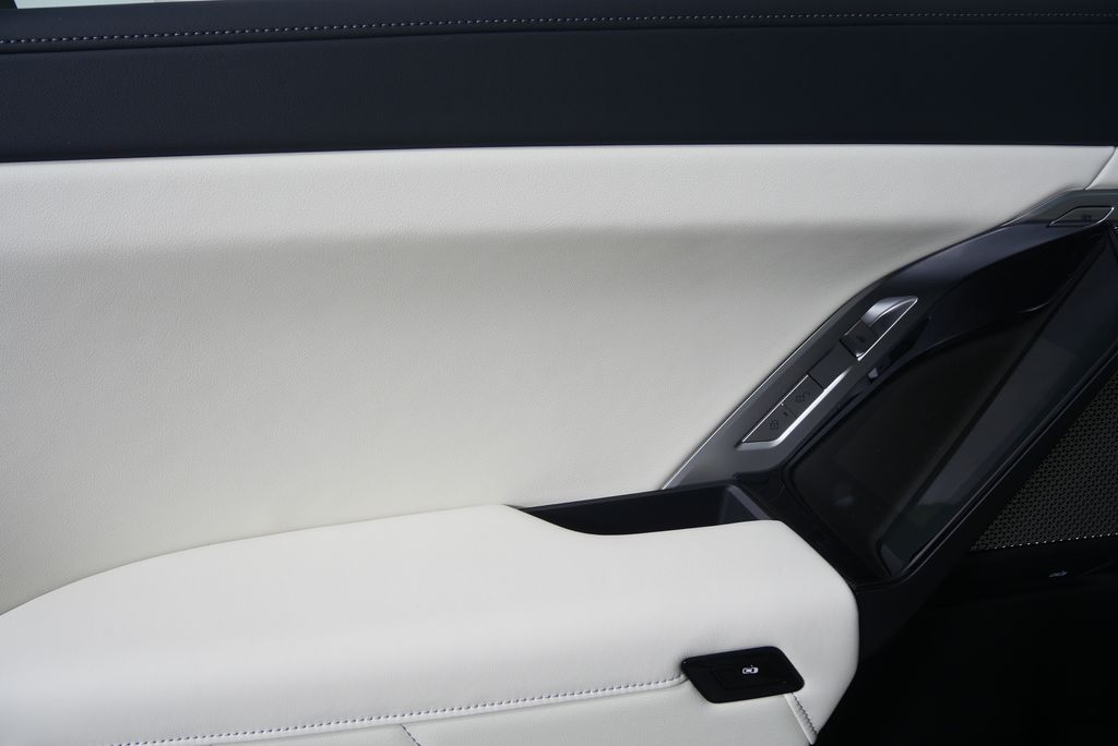 Thumbnail: 2026 BMW 7 Series - 13