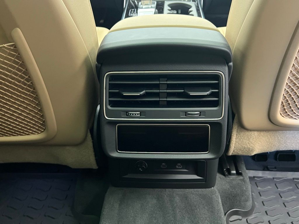 Thumbnail: 2026 Audi Q7 - 10