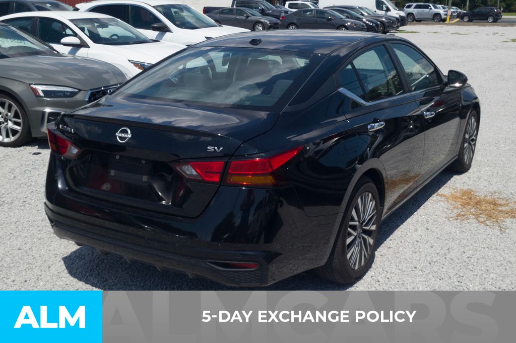Used 2024 Black Nissan 2.5 SV image 3