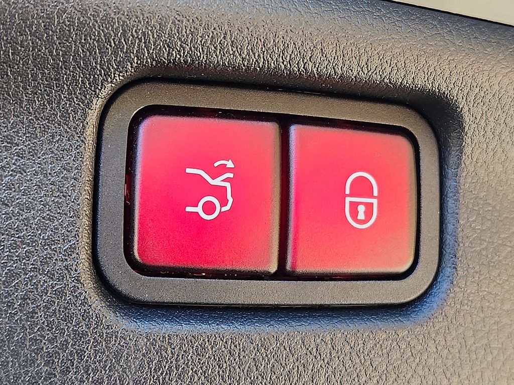 Thumbnail: 2023 Mercedes-Benz C-Class - 28