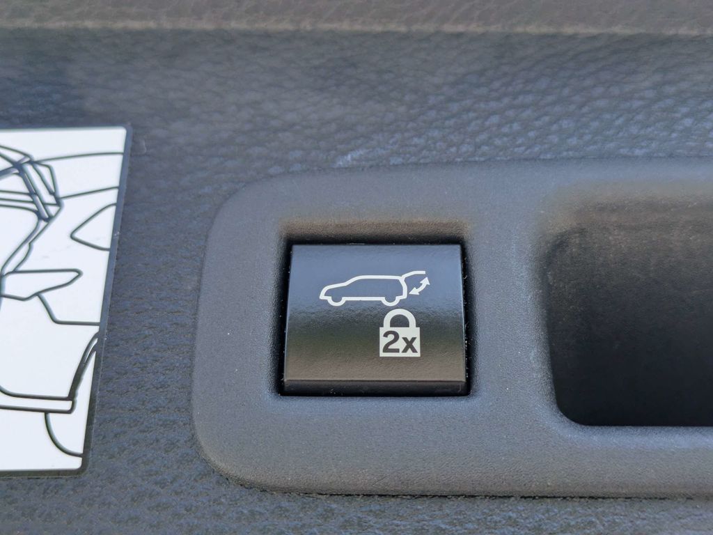 Used 2024 Toyota Sienna Van