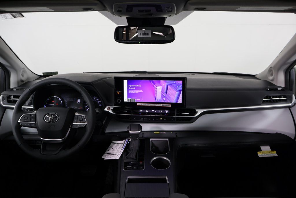 2025 Toyota Sienna XLE 4