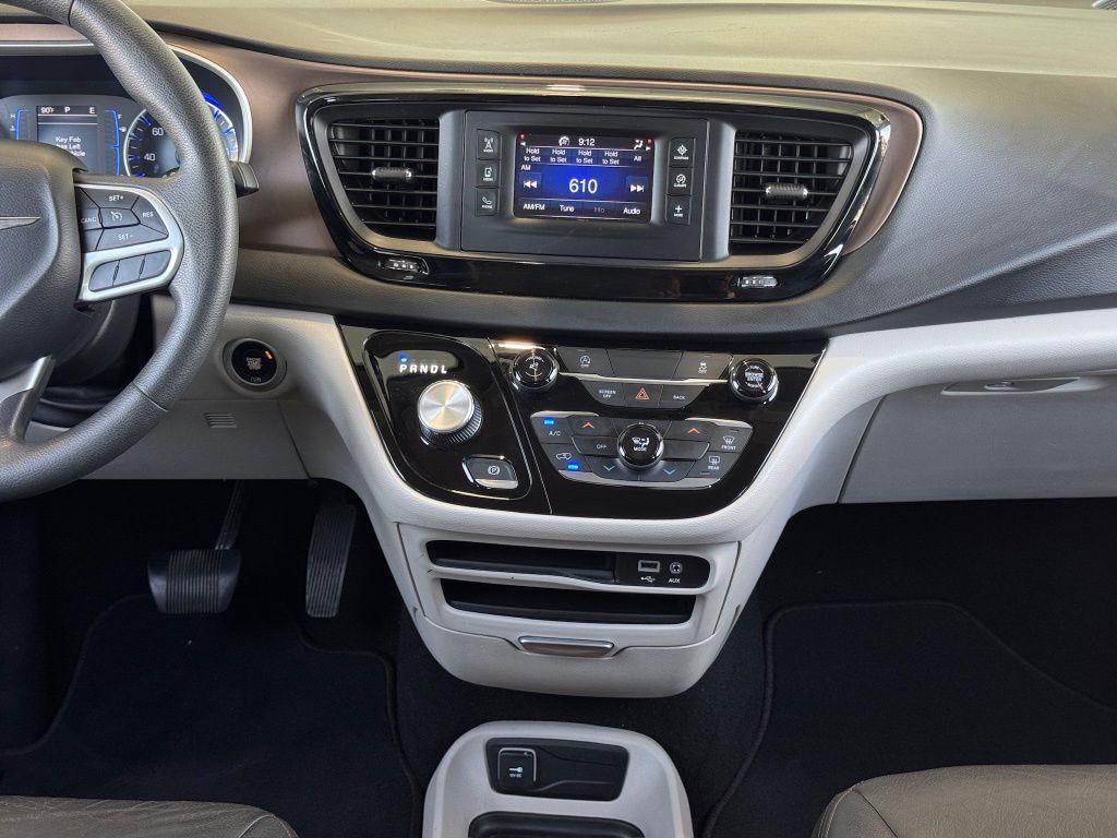 2017 Chrysler Pacifica LX - 3