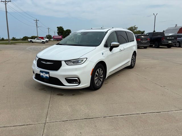 2023 Chrysler Pacifica Hybrid Limited FWD