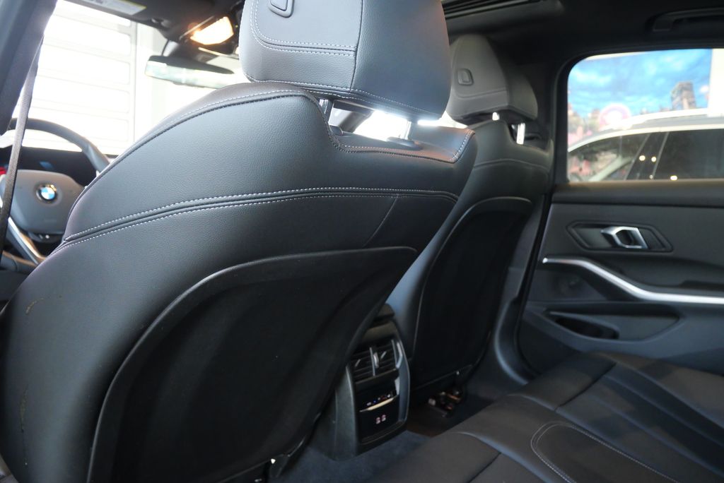 2024 BMW 3 Series 330i 13