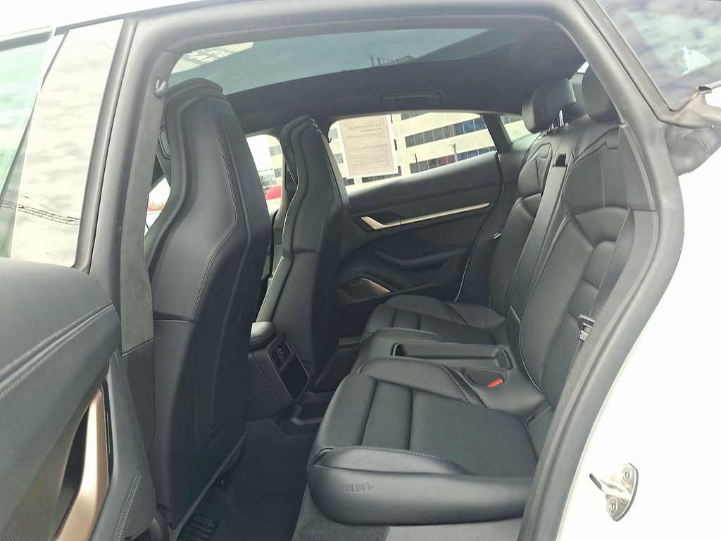 Thumbnail: 2022 Porsche Taycan - 12