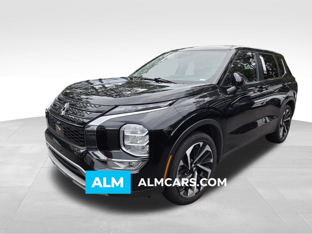 Silver 2024 Mitsubishi Outlander SUV / Crossover Front-Wheel Drive Continuously Variable Transmission