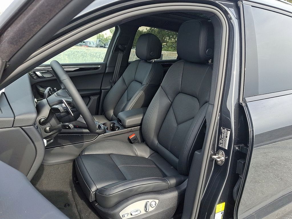 Thumbnail: 2025 Porsche Macan - 5