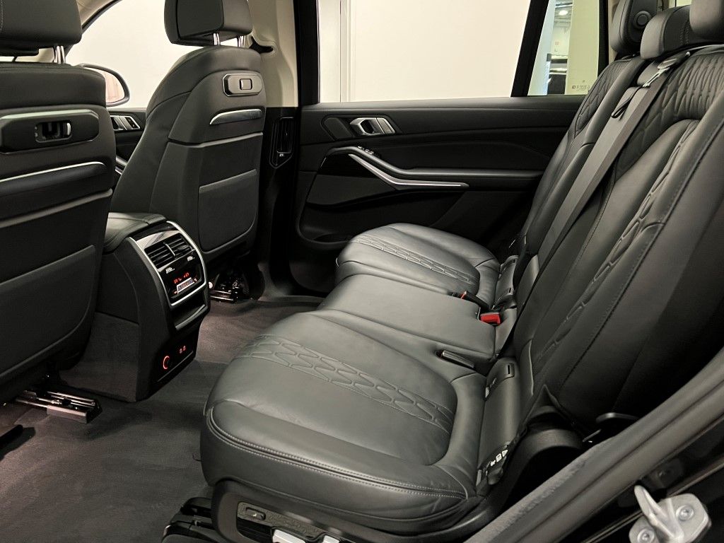 Thumbnail: 2023 BMW X7 - 19