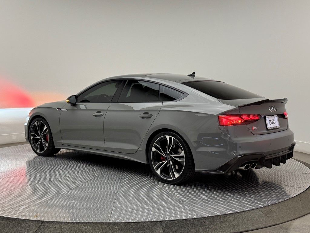 Thumbnail: 2022 Audi S5 - 10