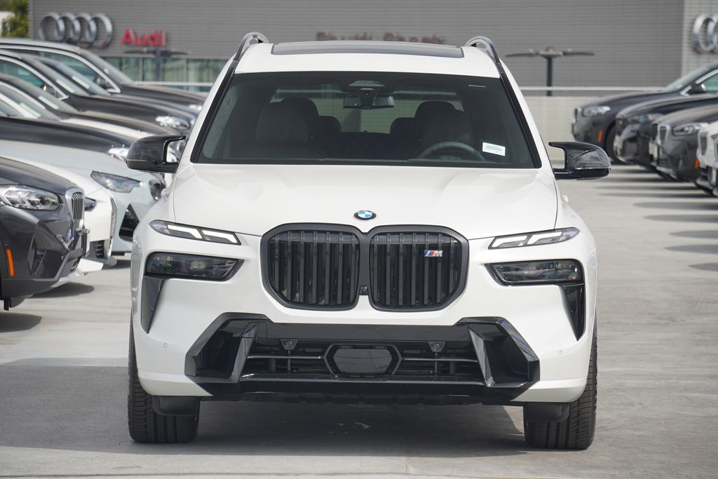 2025 BMW X7 M60i 2