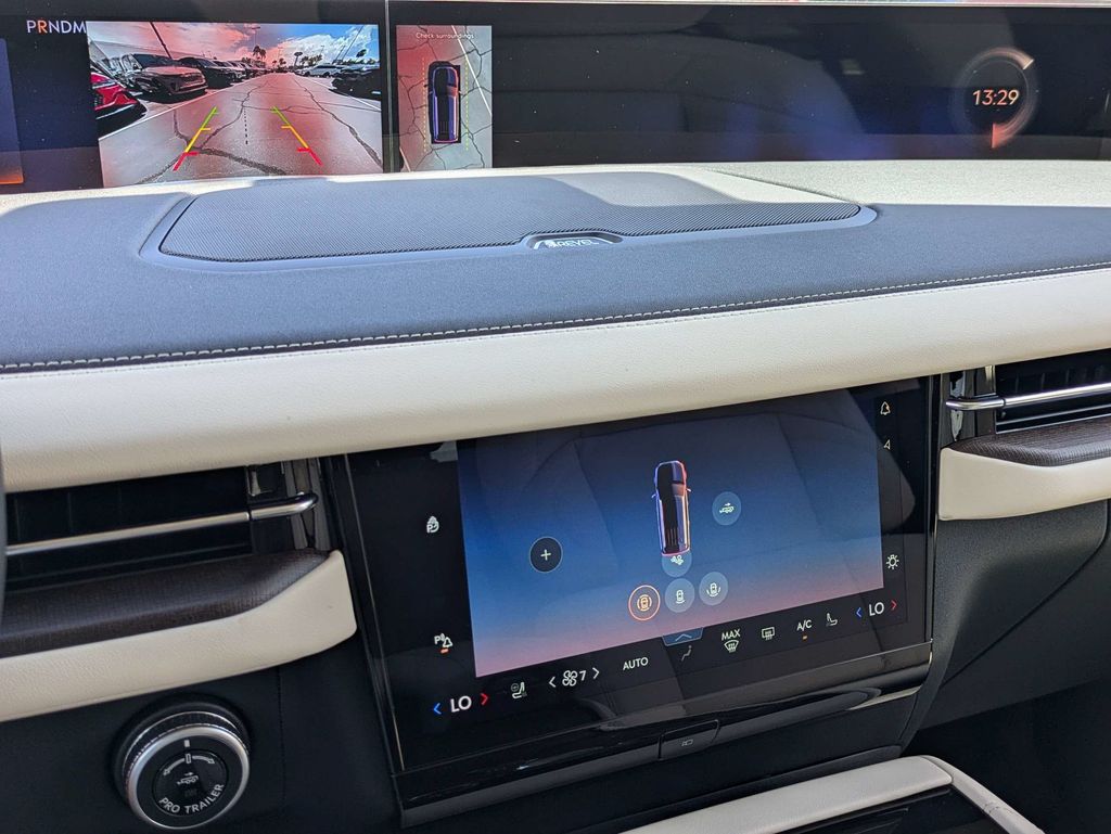 2027 Lincoln Navigator Premiere