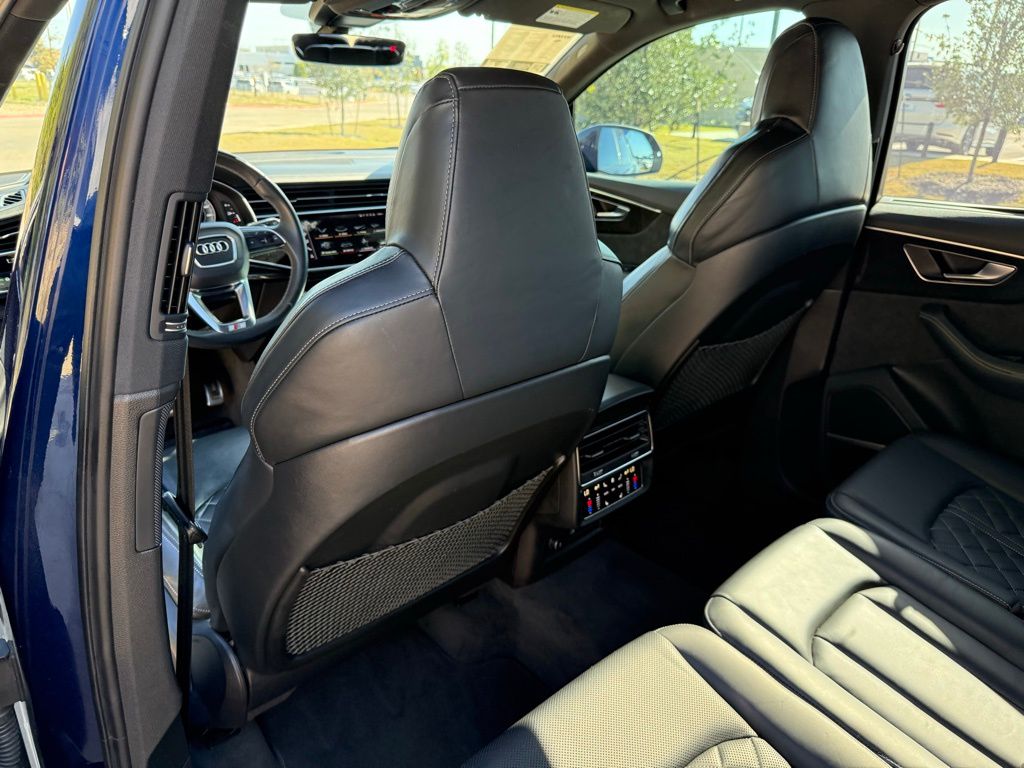 Thumbnail: 2022 Audi SQ7 - 24