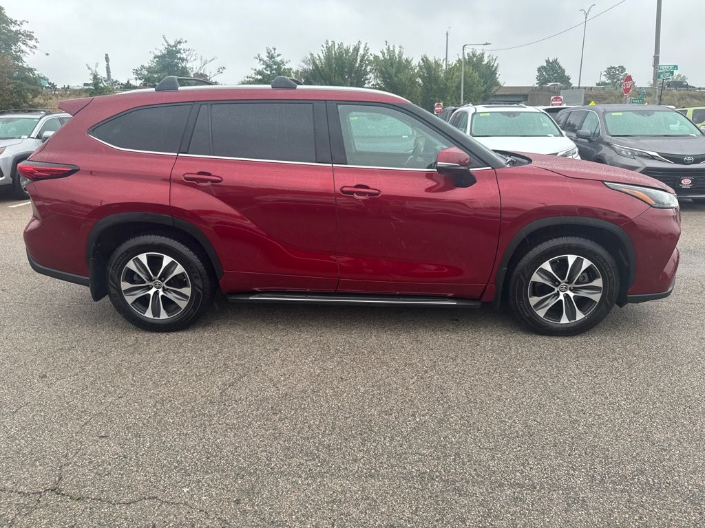 2022 Toyota Highlander XLE photo 10