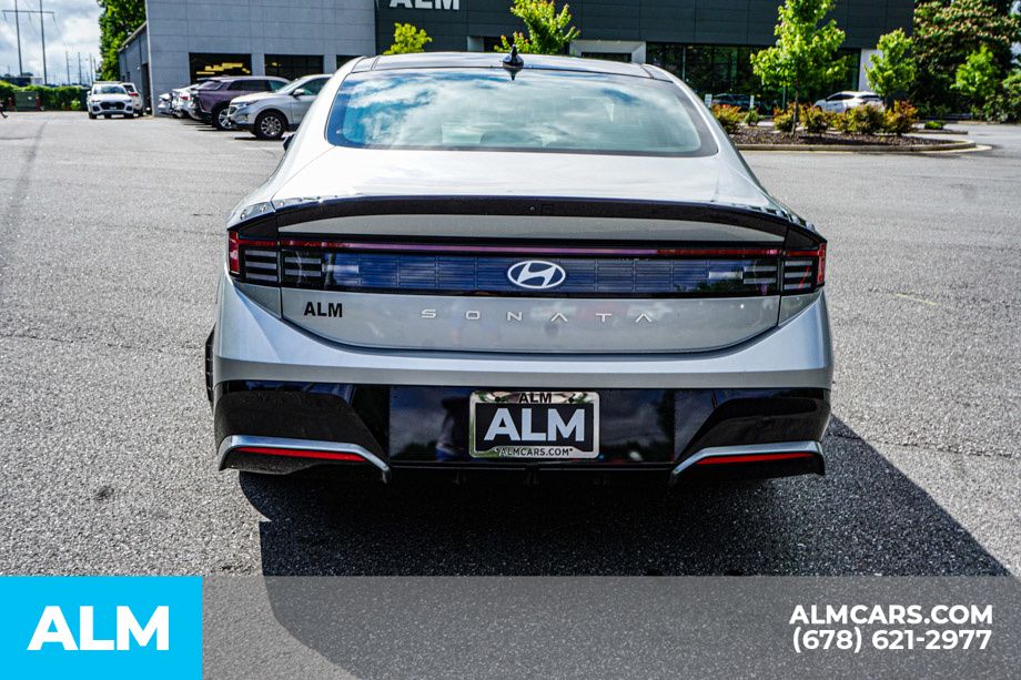 Used 2024 Silver Hyundai SEL image 11