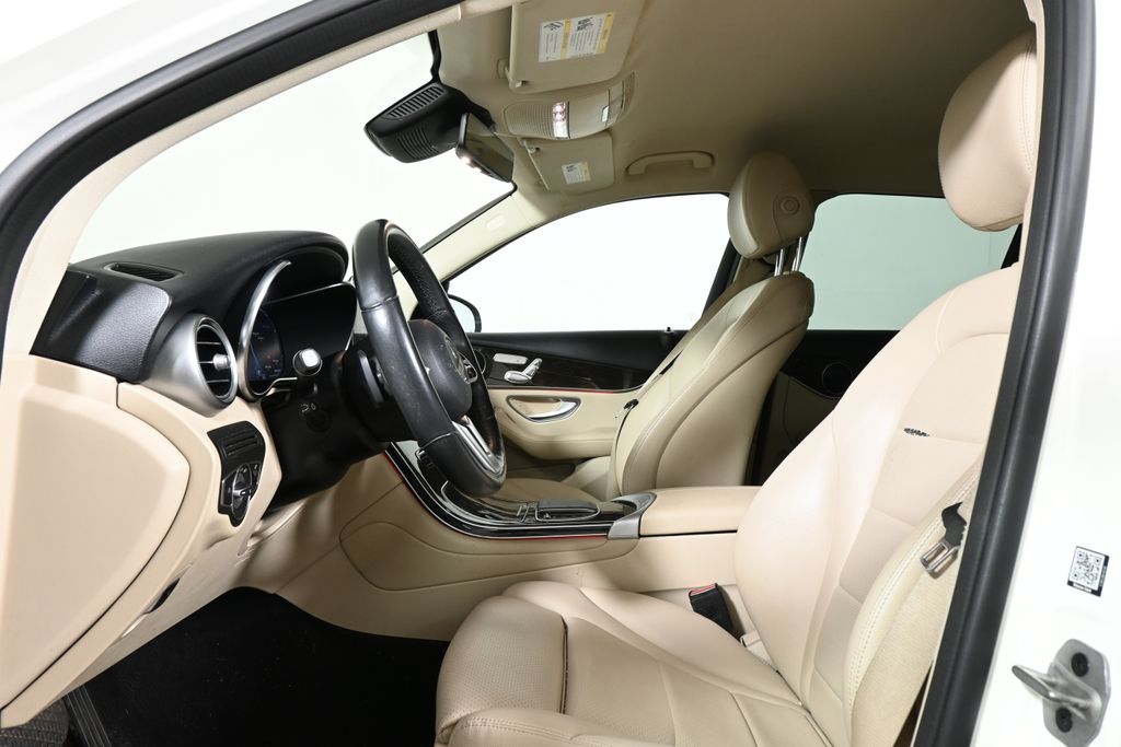 Thumbnail: 2022 Mercedes-Benz GLC - 3