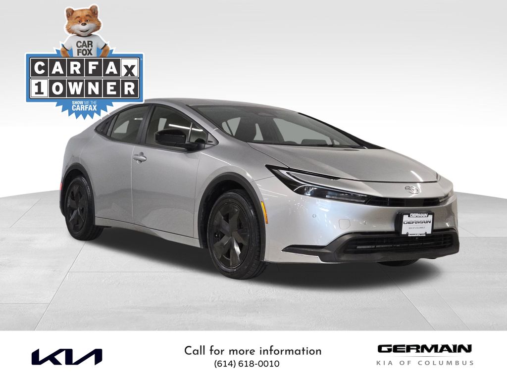 2024 Toyota Prius LE photo 3