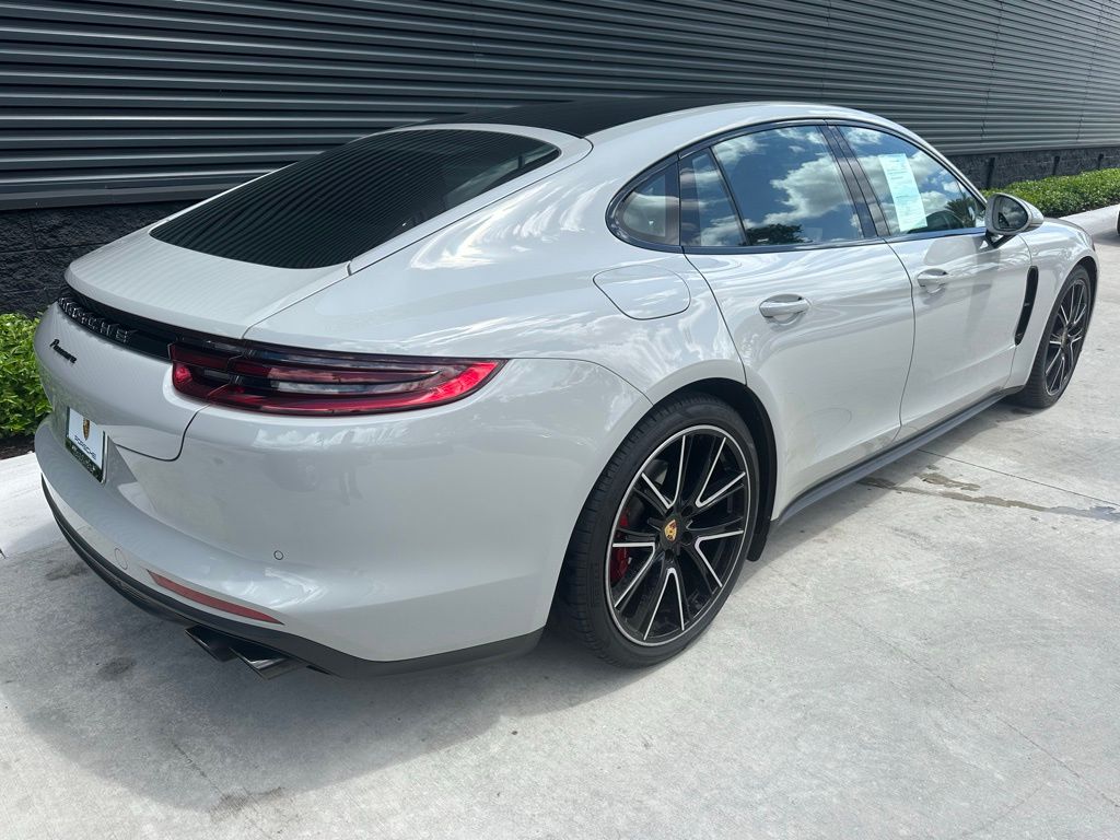 2018 Porsche Panamera  10