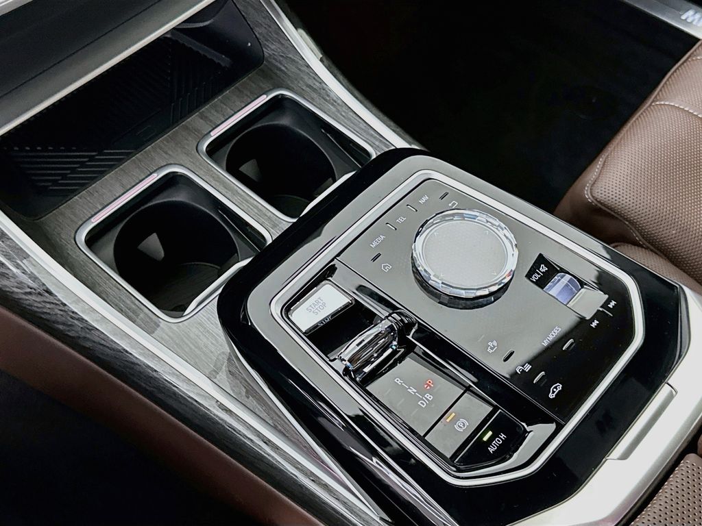 Thumbnail: 2024 BMW i7 - 17