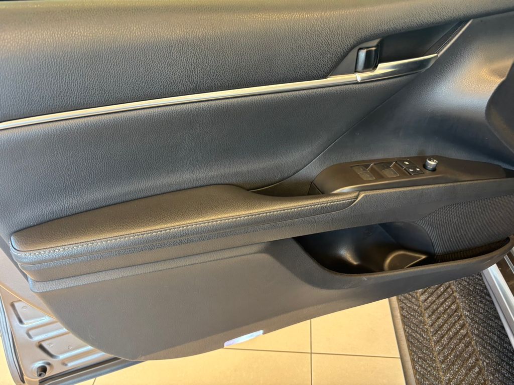 2021 Toyota Camry Hybrid XSE