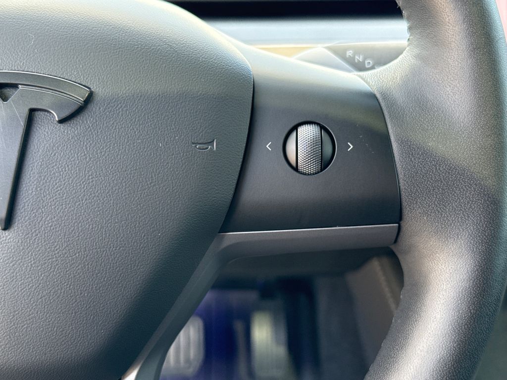 Used 2022  Tesla Long Range image 16