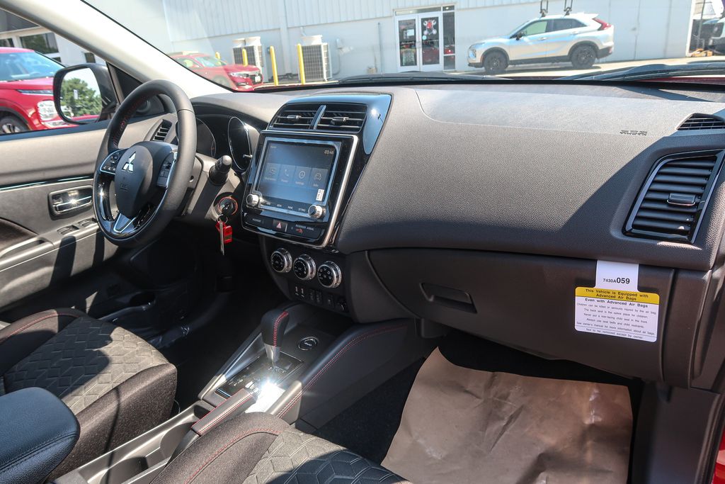 2027 Mitsubishi Outlander Sport LE