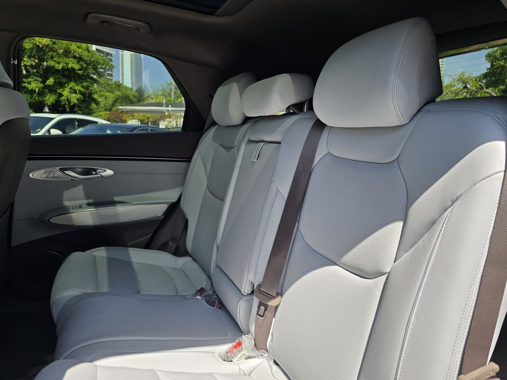 New 2026 White Genesis 2.5T Advanced image 13