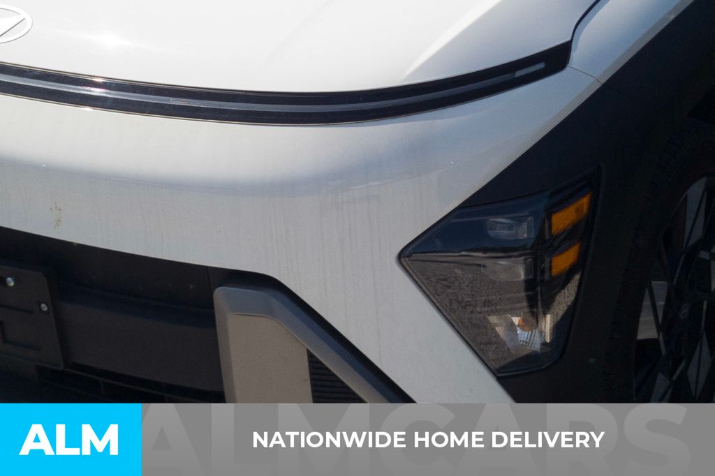 Used 2025 White Hyundai SEL image 4