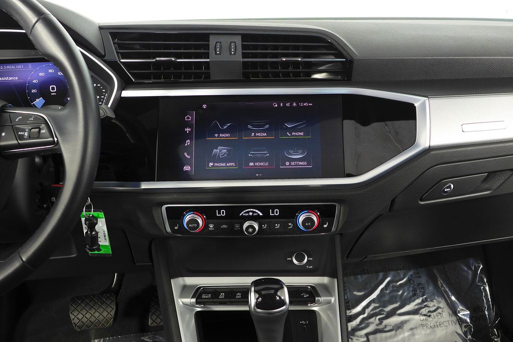 Thumbnail: 2022 Audi Q3 - 26