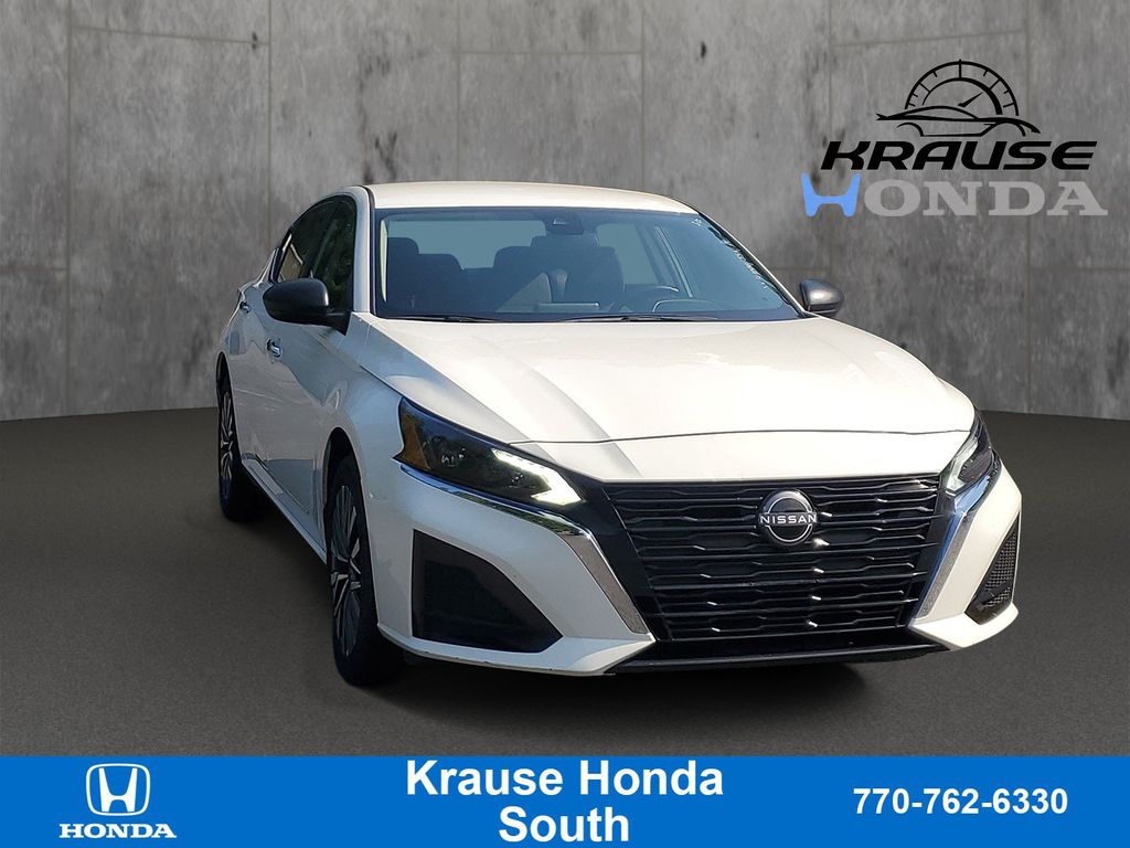 Glacier White 2025 Nissan Altima Sedan All-Wheel Drive Continuously Variable Transmission