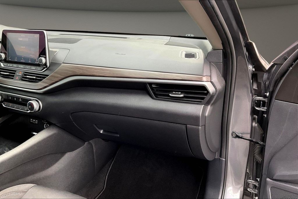 Used 2024 Nissan Altima Sedan