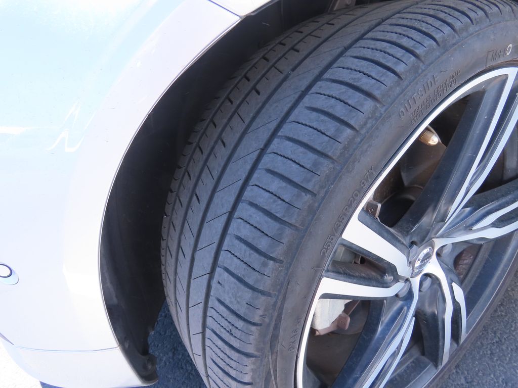 Thumbnail: 2019 Volvo V90 - 14