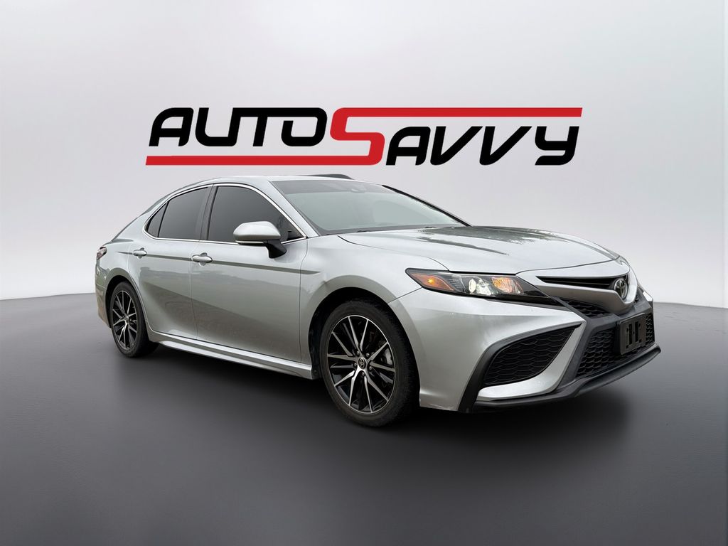 Used 2022 Silver Toyota SE image 3