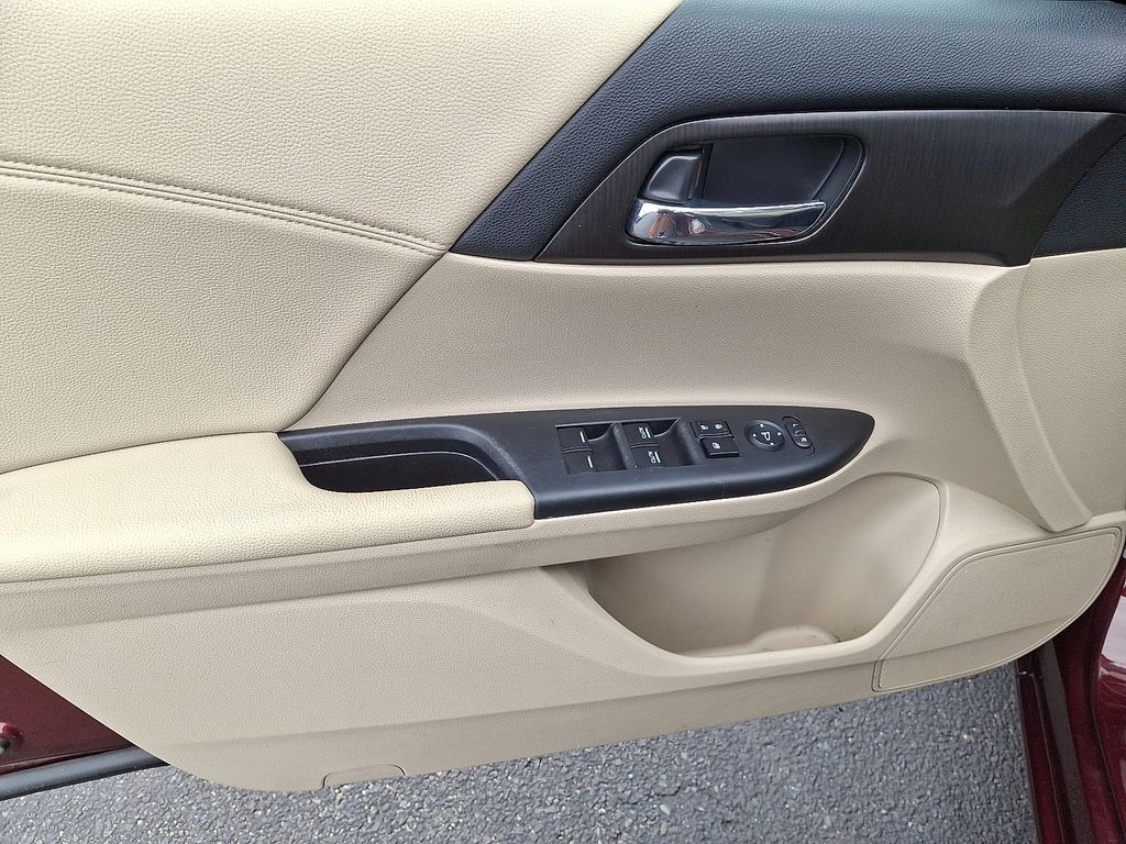 Thumbnail: 2015 Honda Accord - 13