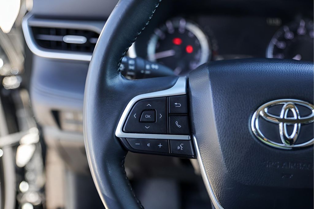 Used Car 2023 Toyota Highlander  Xle For Sale Under $35,000 In Austin, Texas