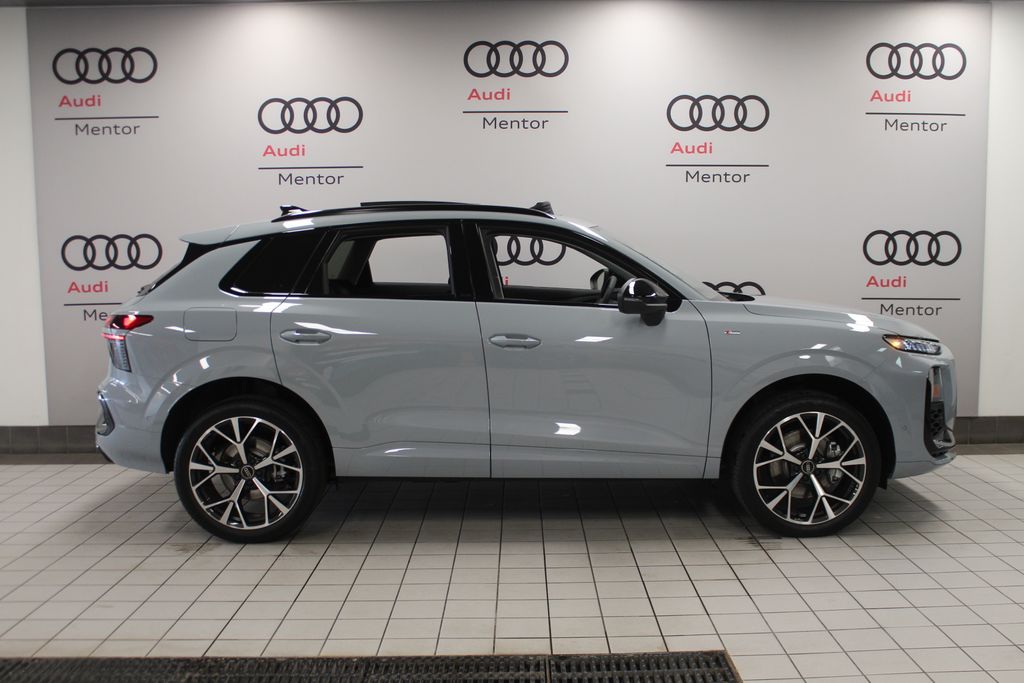Thumbnail: 2026 Audi Q3 - 7