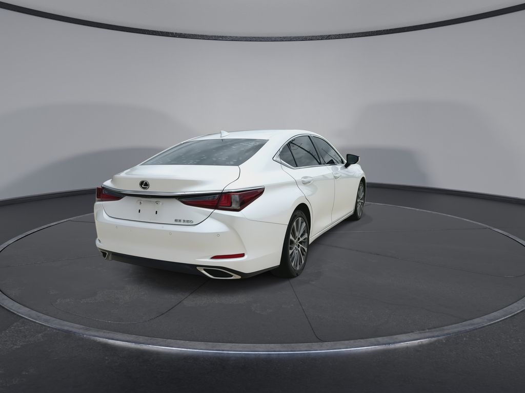 Thumbnail: 2020 Lexus ES - 8