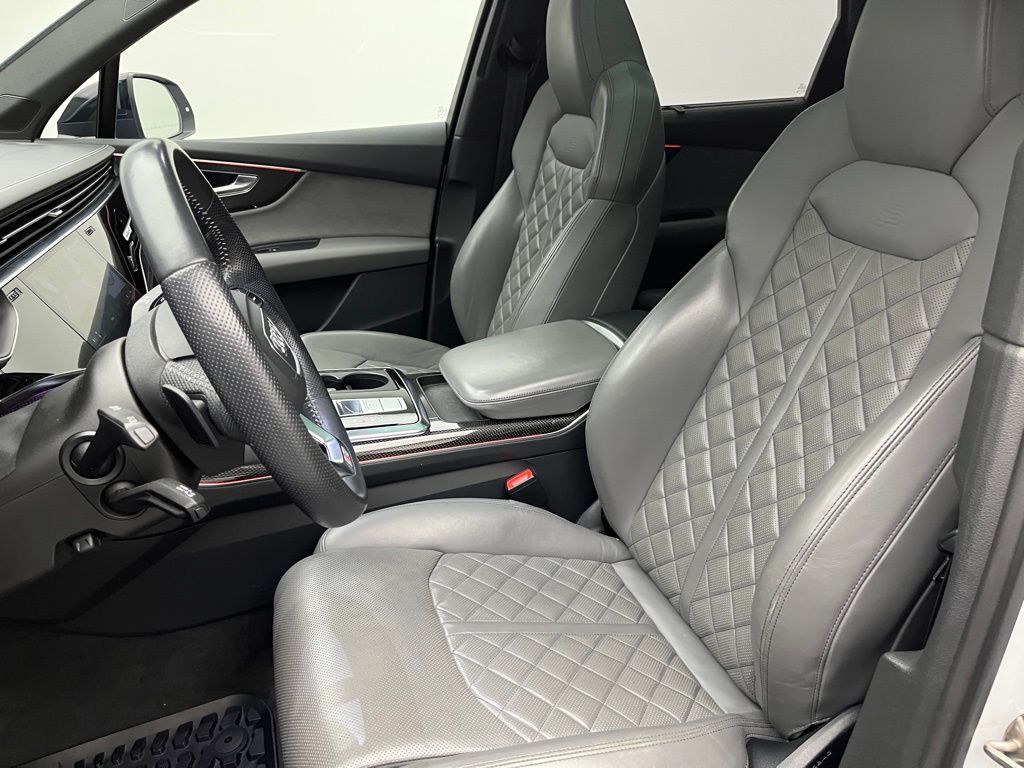 Thumbnail: 2020 Audi SQ7 - 7