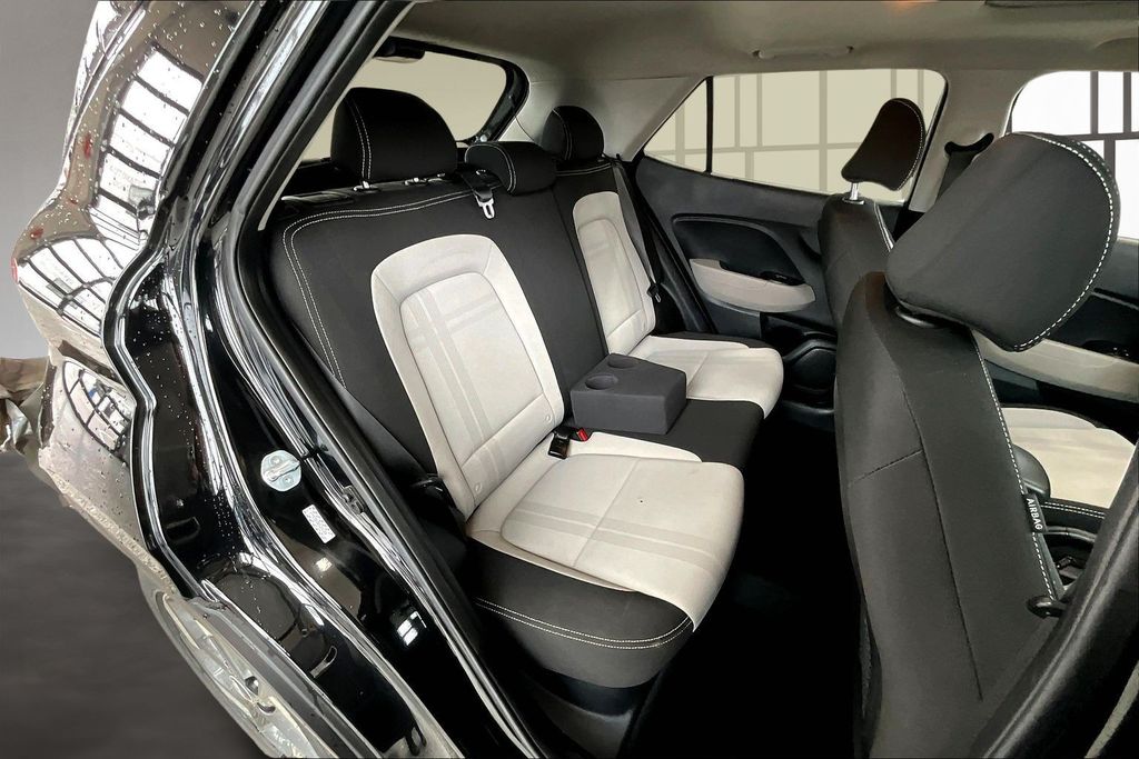 Used 2023 Black Hyundai SEL image 28