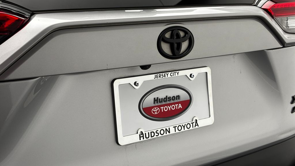 Thumbnail: 2019 Toyota RAV4 - 6