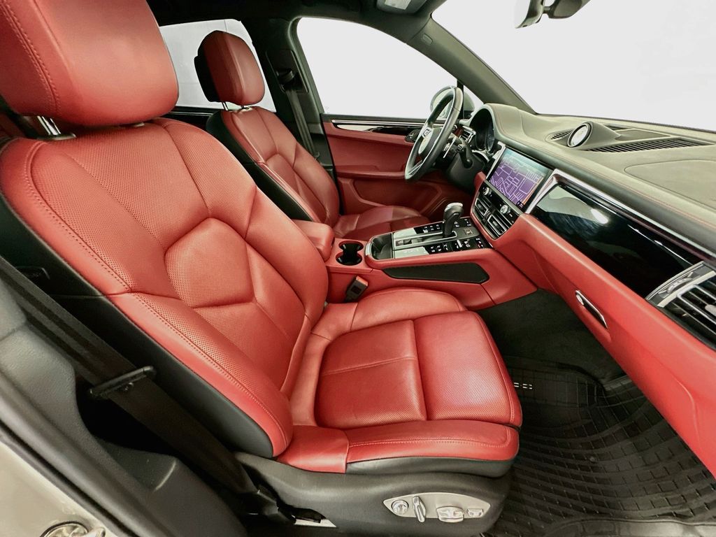 Thumbnail: 2023 Porsche Macan - 29