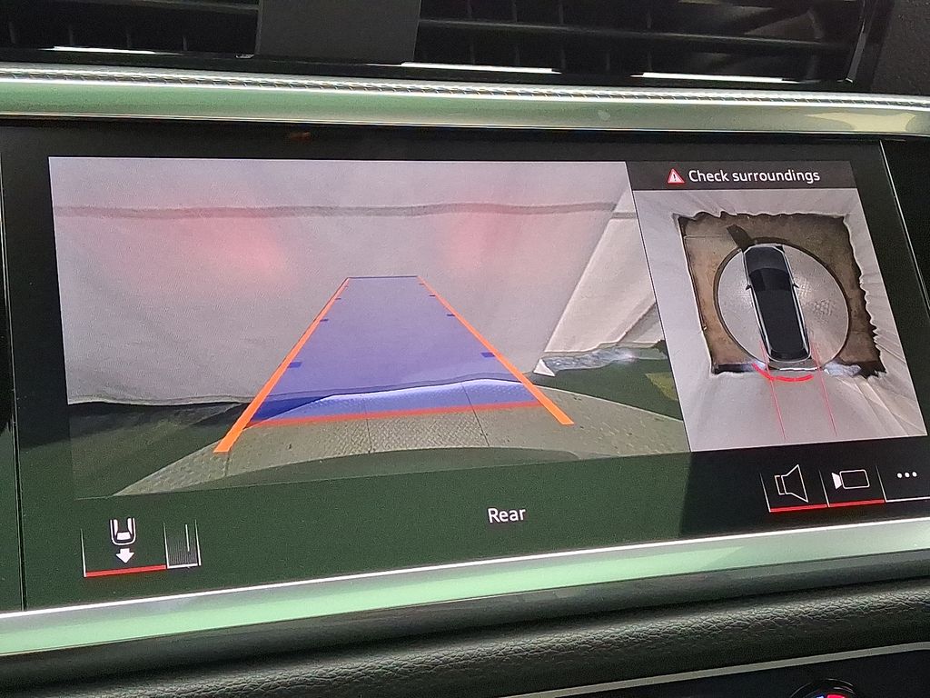 Thumbnail: 2025 Audi Q3 - 11